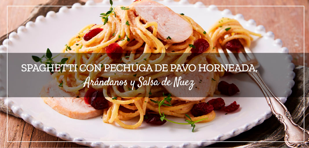 Spaghetti con Pechuga de Pavo Horneada Arándanos y Salsa de Nuez